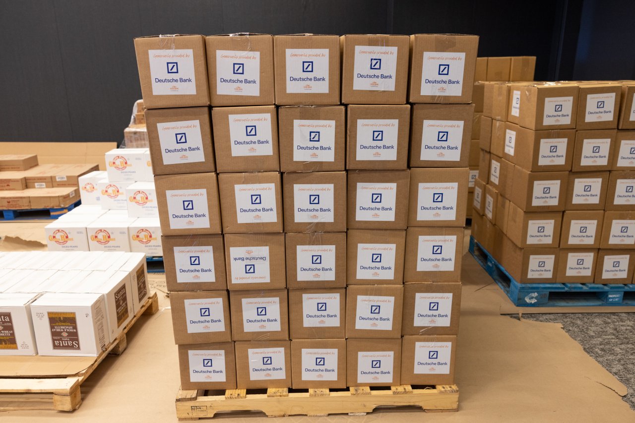 Usa-foodBankforNYCFoodPackingat2.jpg